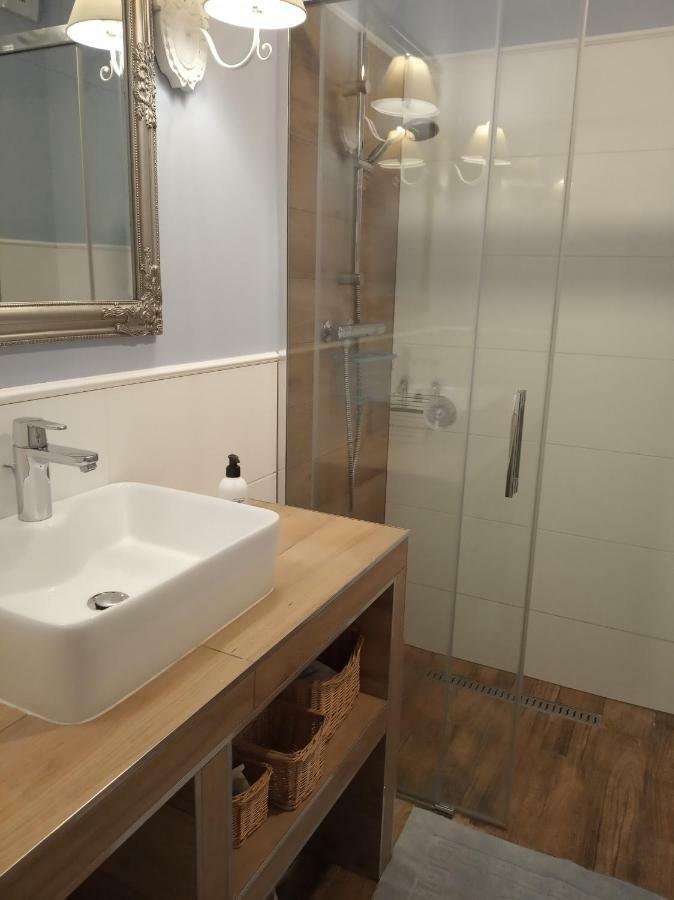 Przytulny Apartament Blisko Motlawy I Neptuna Danzica Esterno foto